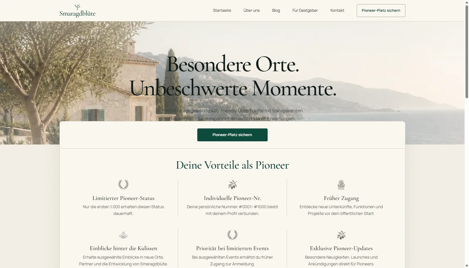 Smaragdbl&uuml;te Landingpage im MacBook-Mockup